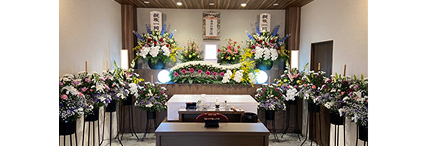 1日1組の家族葬ホール 1日1組の家族葬ホールのため他のご家族を気にすることなくゆっくりとご利用できます。
